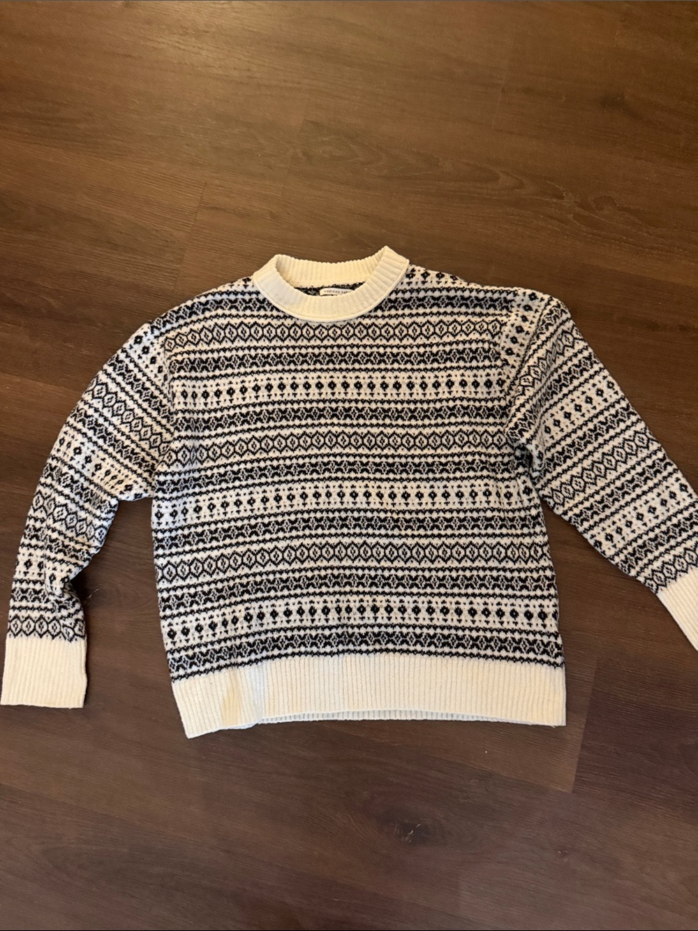 American Eagle Cream and Black Pattern Sweater